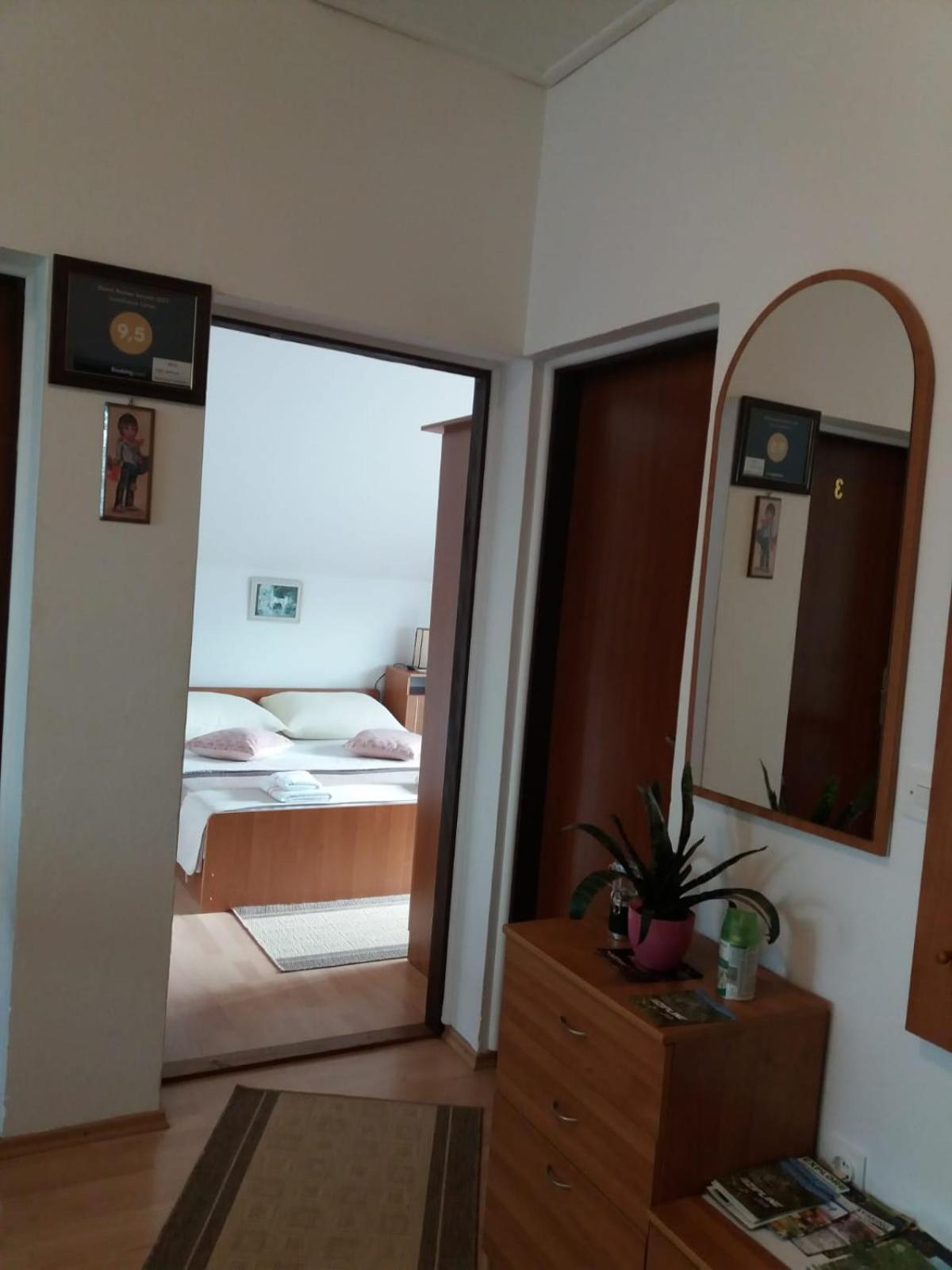 Guesthouse Tomas Catrnja Exterior photo