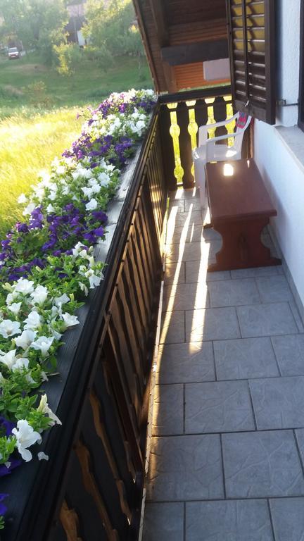 Guesthouse Tomas Catrnja Exterior photo