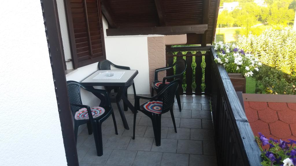 Guesthouse Tomas Catrnja Exterior photo