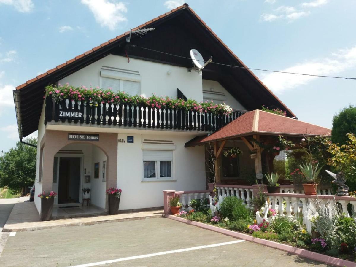 Guesthouse Tomas Catrnja Exterior photo